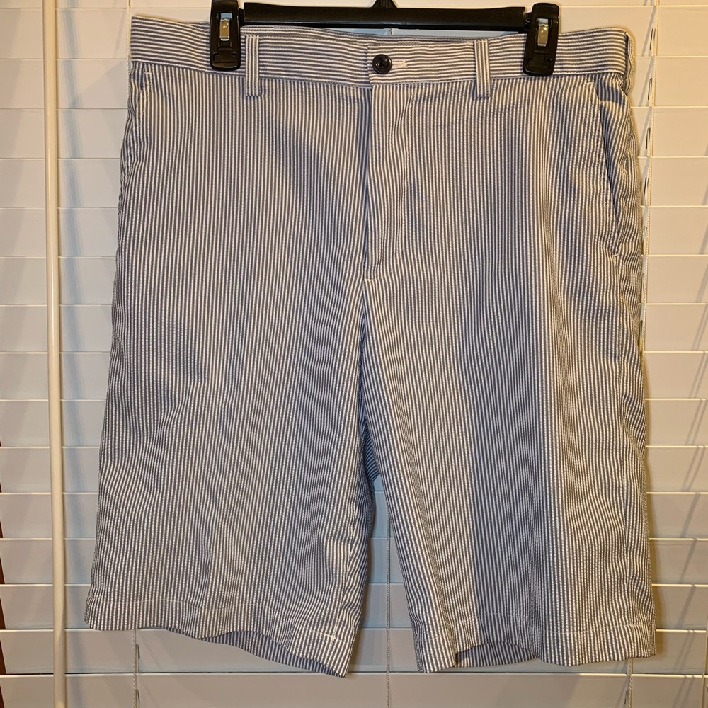 IZOD Classic Seersucker Golf Shorts Blue and White Striped Size 33 Summer Preppy